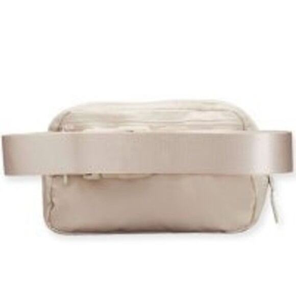 Lululemon Everywhere Belt Bag New with Tags - White